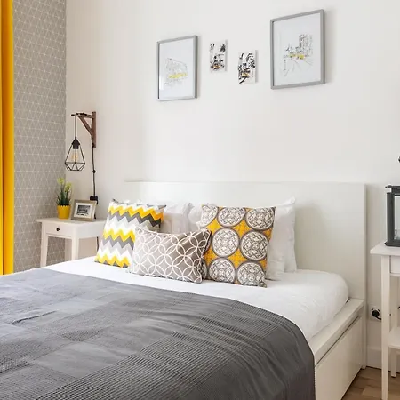 Apartment Plum Guide - The Cinquain Lisbon